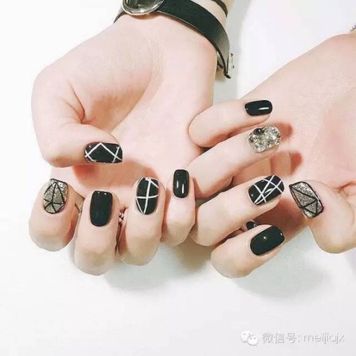 Các mẫu nail kẻ trắng đen đẹp nhất hiện nay - lamnails.Net