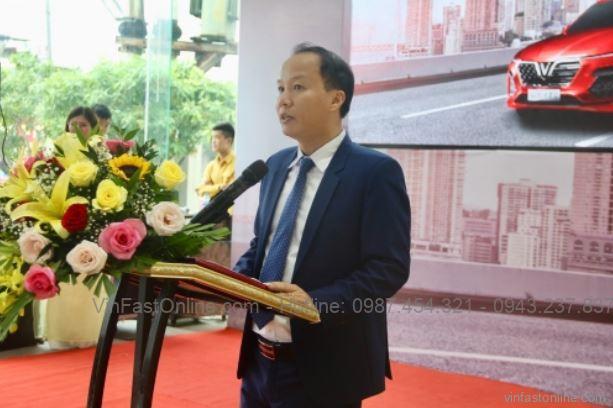 Ông Phan Thanh Hải, giám đốc kinh doanh phát biểu trong lễ ra mắt sản phẩm VinFast Lux A2.0 - lamnails.Net