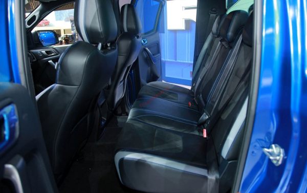 hàng ghế thứ 2 Bán tải Ford Ranger Raptor 2022